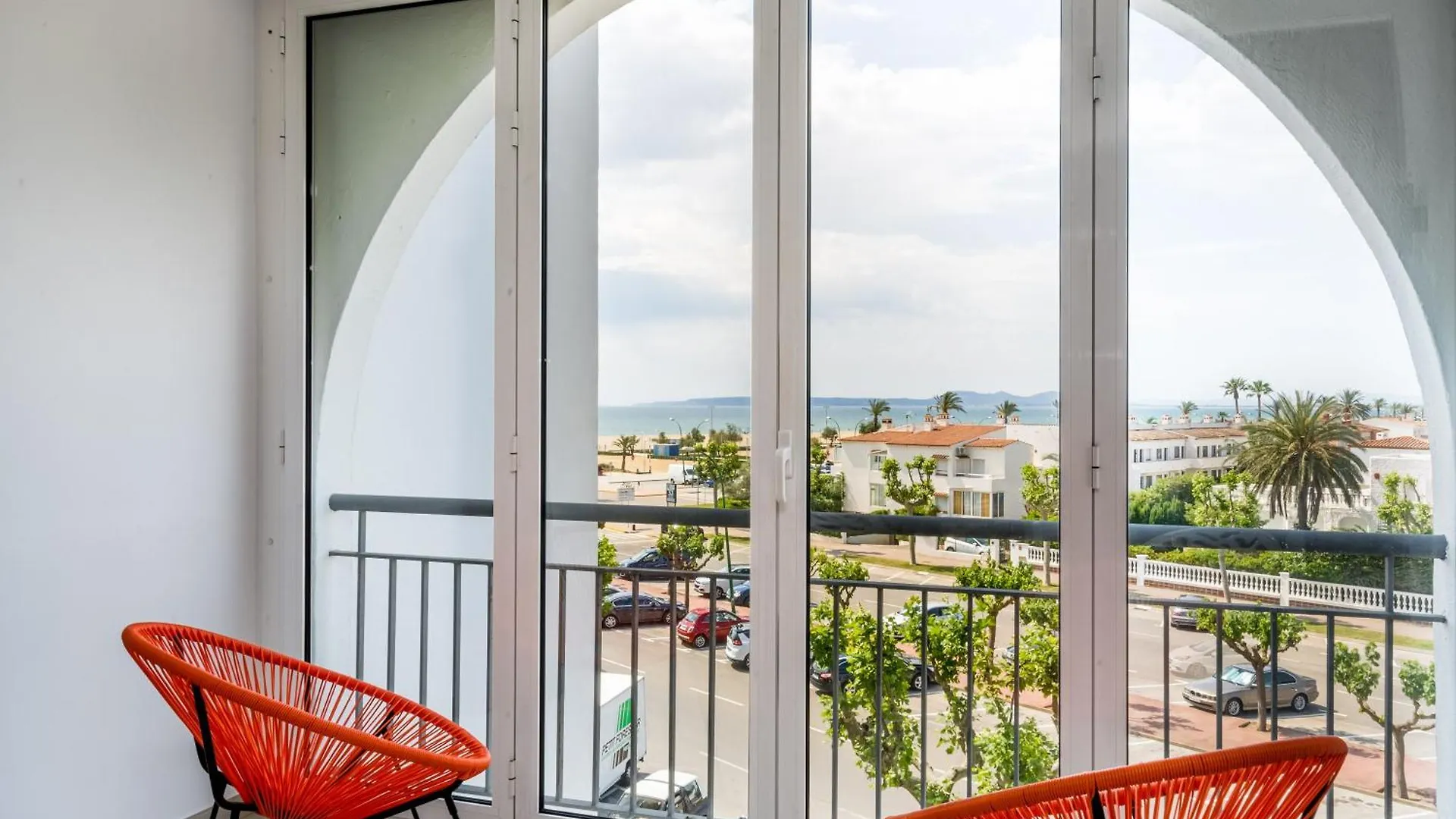Apartamento Frente Al Canal Con Terraza Empuriabrava Spanien
