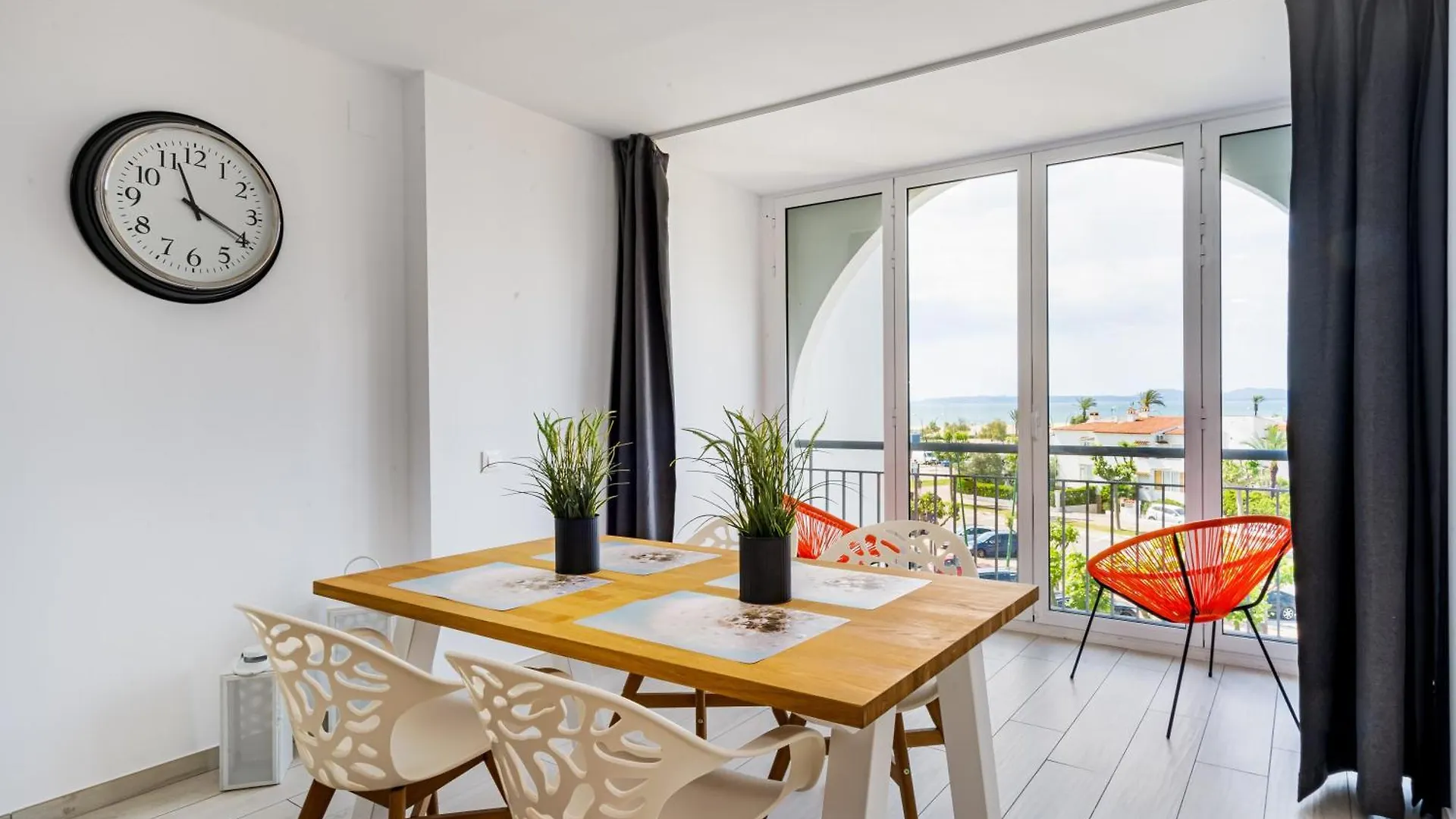 Apartment Apartamento Frente Al Canal Con Terraza Empuriabrava Spanien