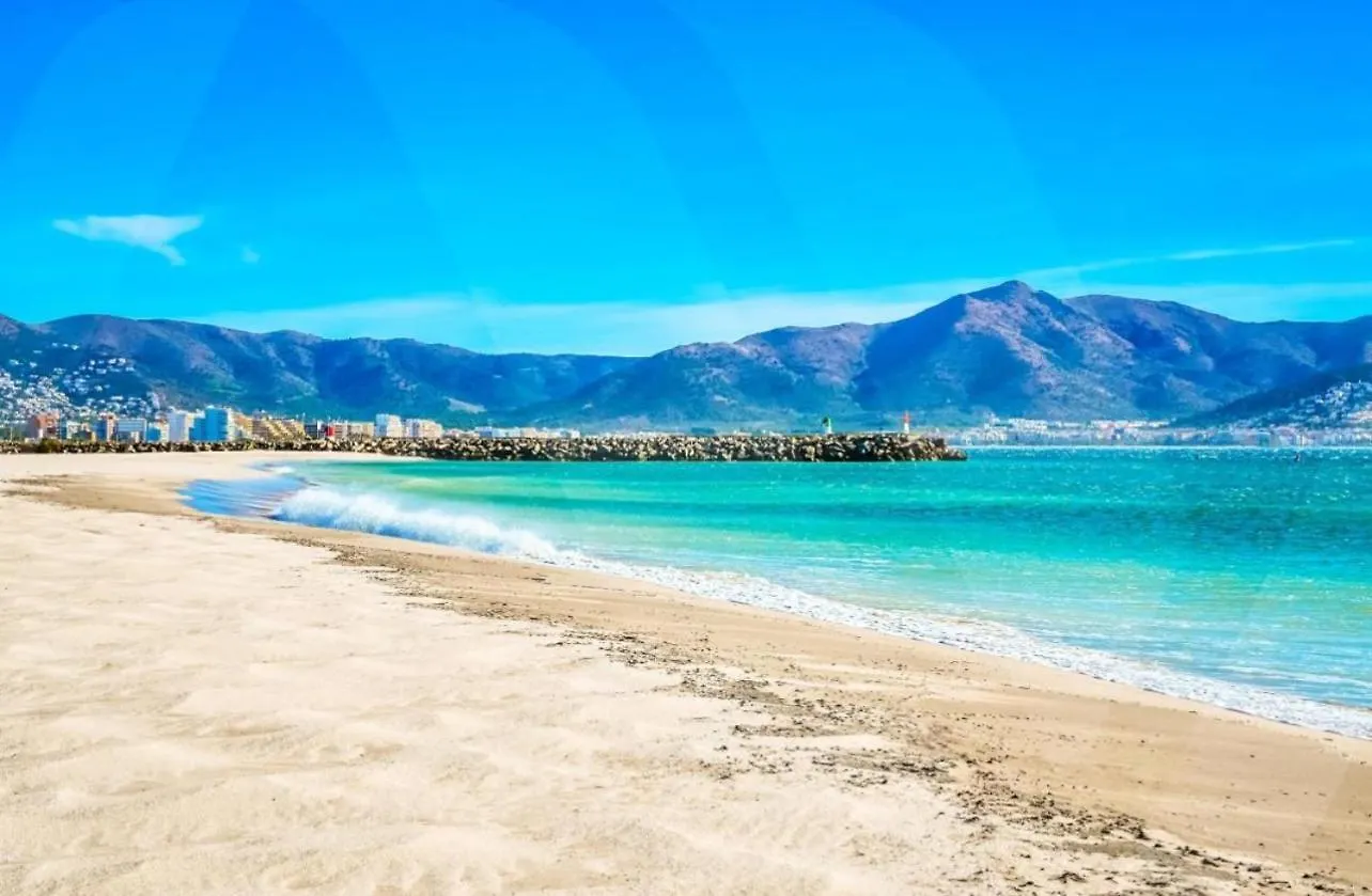 Apartamento Frente Al Canal Con Terraza Empuriabrava Spanien